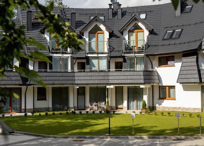 Underground Apartment Bogdańskiego Residence by Renters